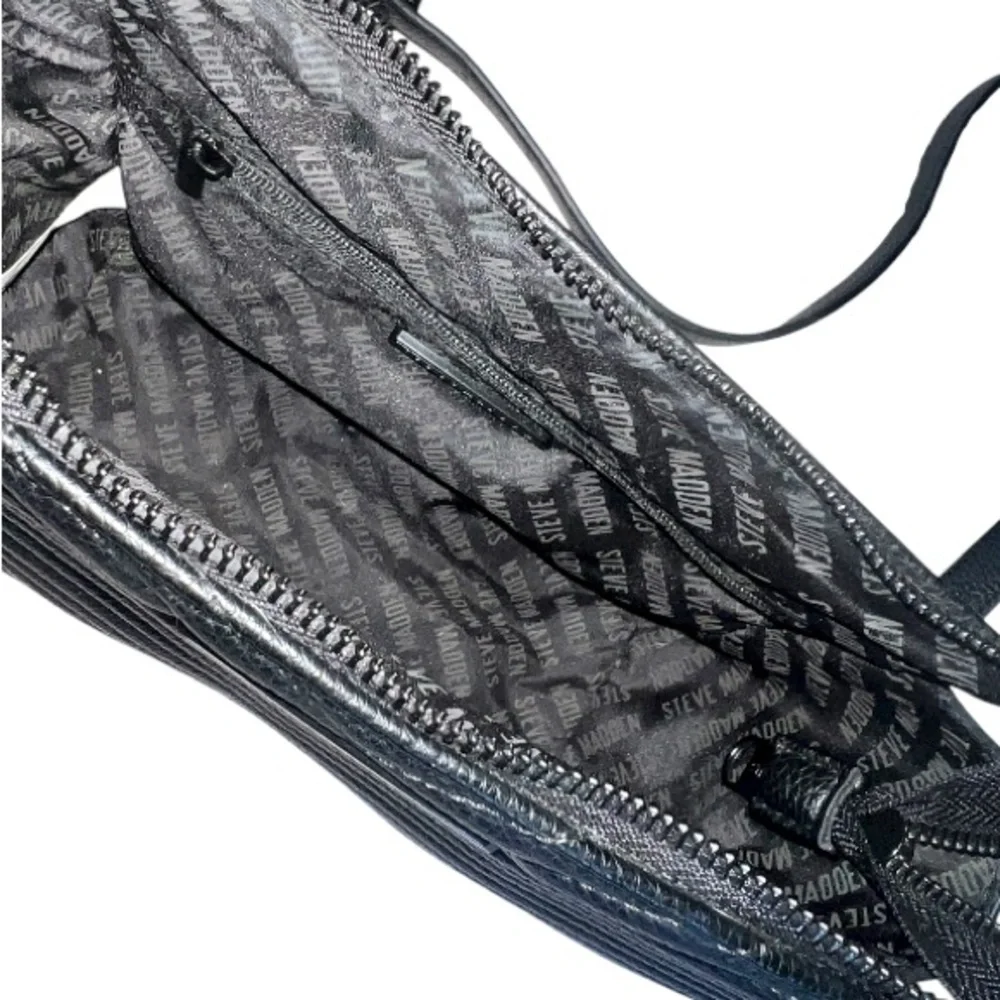 𝐒𝐓𝐄𝐕𝐄 𝐌𝐀𝐃𝐃𝐄𝐍 | BLACK QUILTED CHEVRON CROSSBODY PURSE - Picture 8 of 16